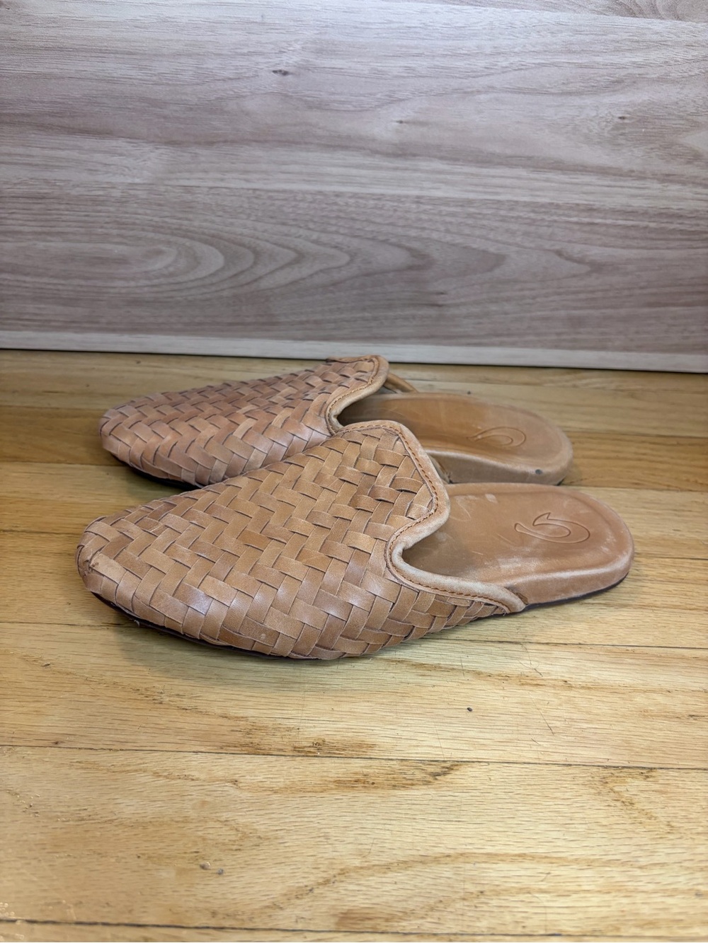 OluKai Mi'i Mules in Brown - Size 7.5